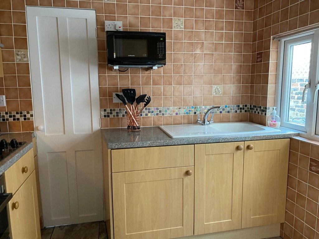 Cosy 2 Bedroom House with courtyard -award winner 2023-2025