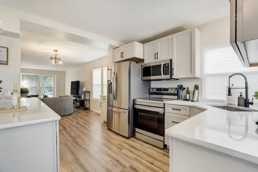 Modern 6BR Home in Briargate