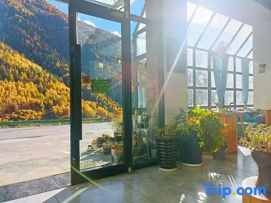 Shangji Shiguang Hot Spring Light Luxury Inn