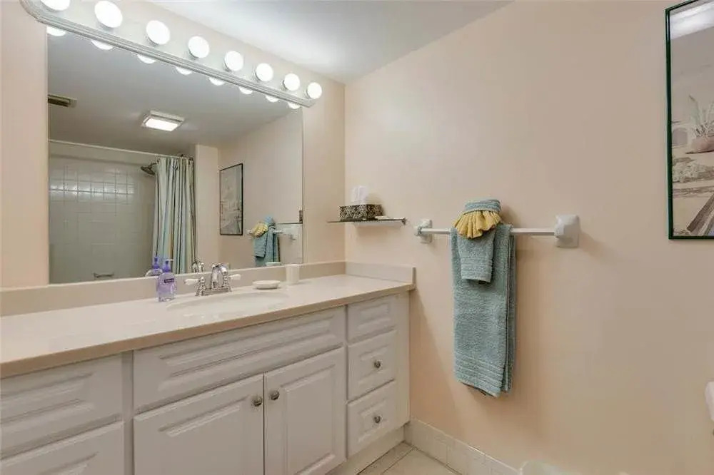 Gulf Front Community Pool 1 Br condo by RedAwning
