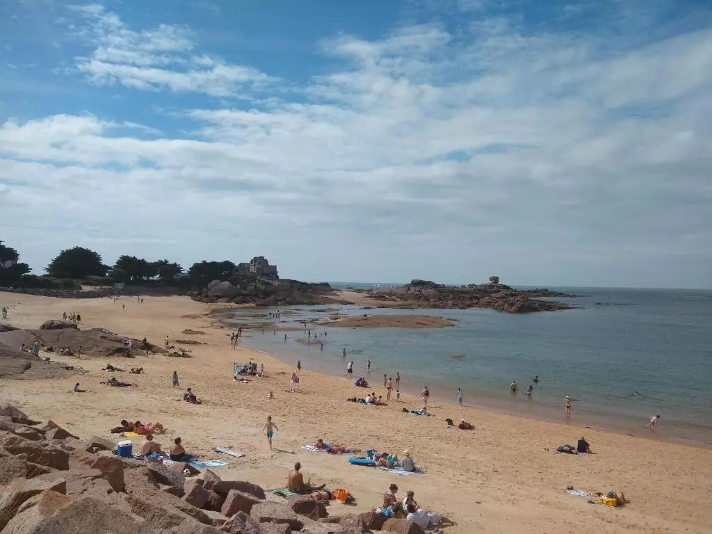 Comfortable Bungalow, Pink Granite Coast
