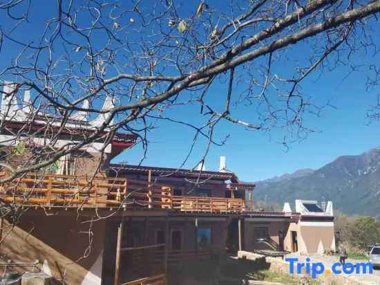 Mountain and cloud boutique inn（Jiaju Village）