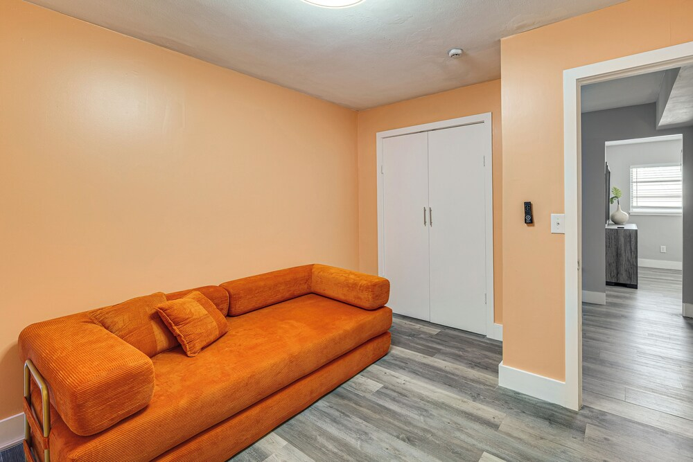 Legoland & Lakes Pool Home Pet Friendly