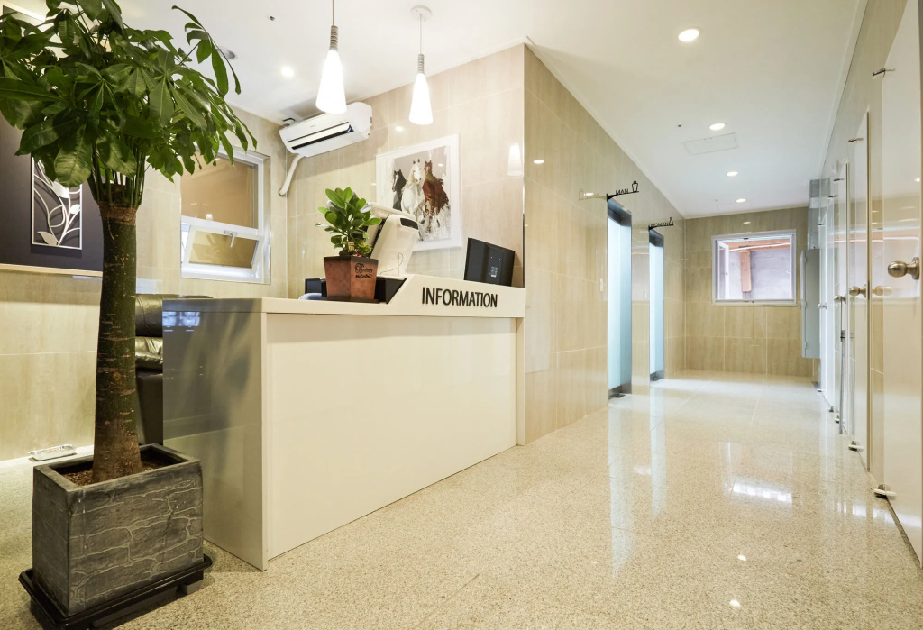 Top Hotel & Residence