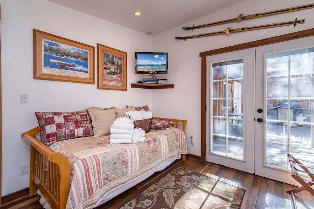 Updated Lake Tahoe House - 1 Br home by RedAwning