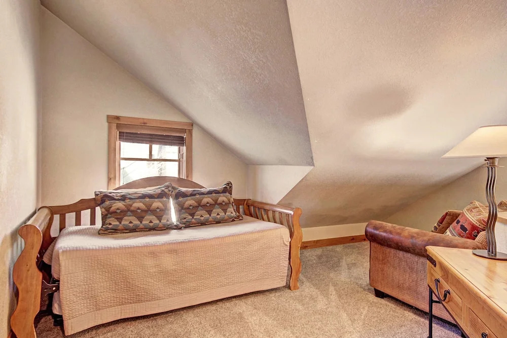 18 Autumn Brook 4 Bedroom Townhouse by RedAwning