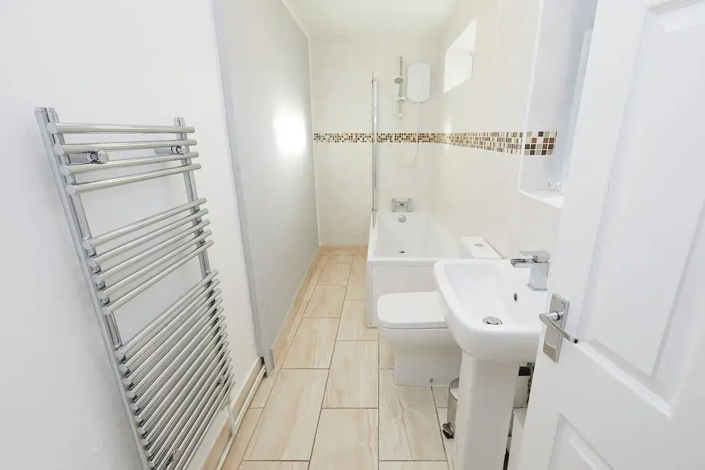 2 Bed Derby House- Parking - Rolls Royce