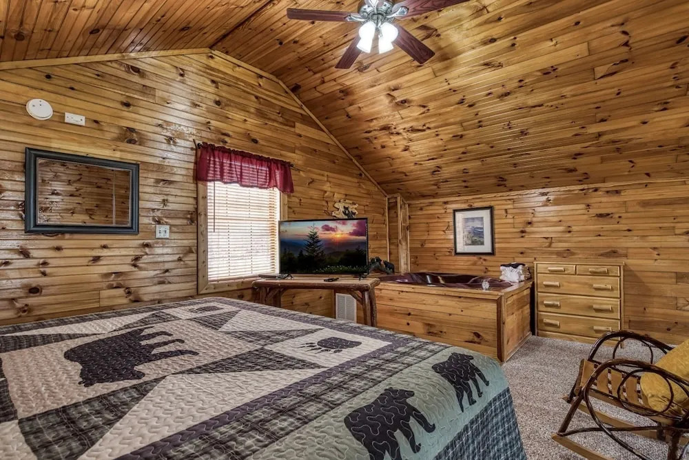 Er18 - The Lazy Bear View Great Location - Close To Town! 1 Bedroom Cabin by RedAwning