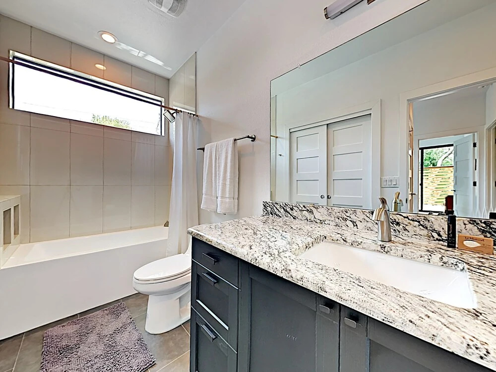 Stylish East Austin - Near Downtown & River 3 Bedroom Home