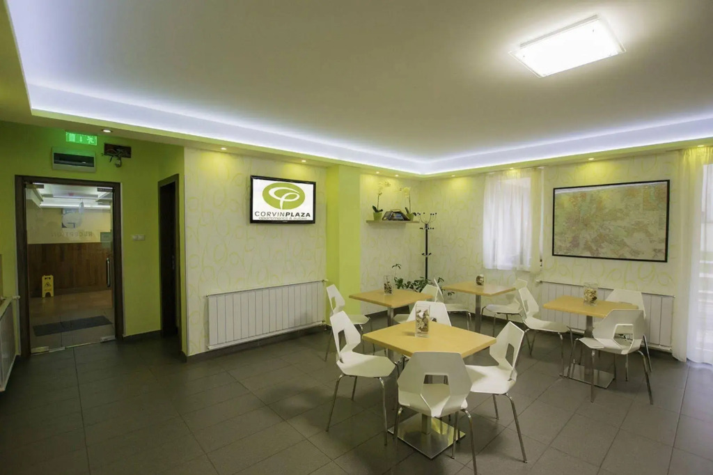Corvin Plaza Apartments & Suites