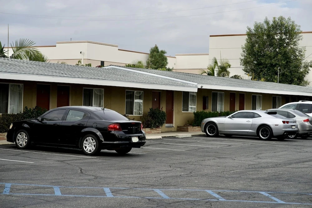 Sands Motel by Ontario Airport & Toyota Arena