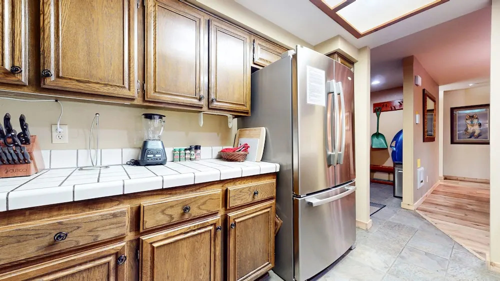Inviting Mountain Retreat Steps From Ski Lifts!