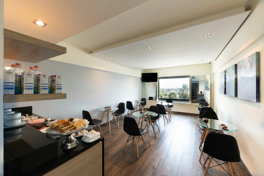 Holiday Inn Guadalajara Expo Plaza del Sol by IHG