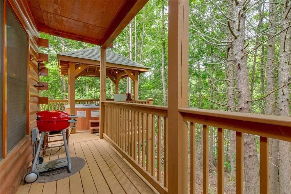 A Great Escape 2 Bedroom Home with Mountain View