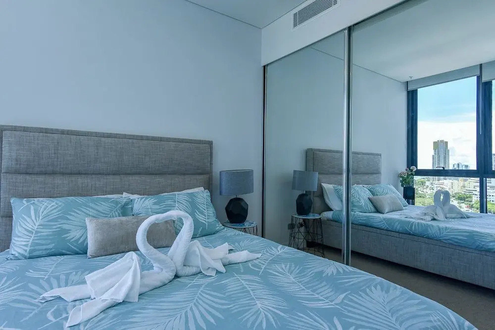 Iconic Luxury Apt with Sea View