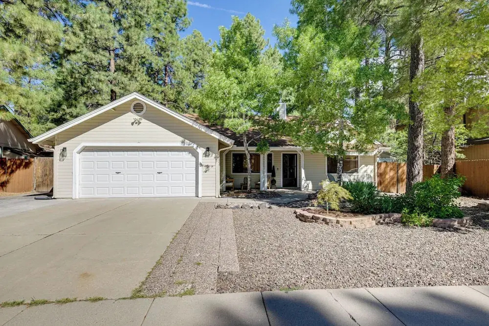 Stylish Flagstaff Hideaway w/ Hot Tub & Fire Pit!