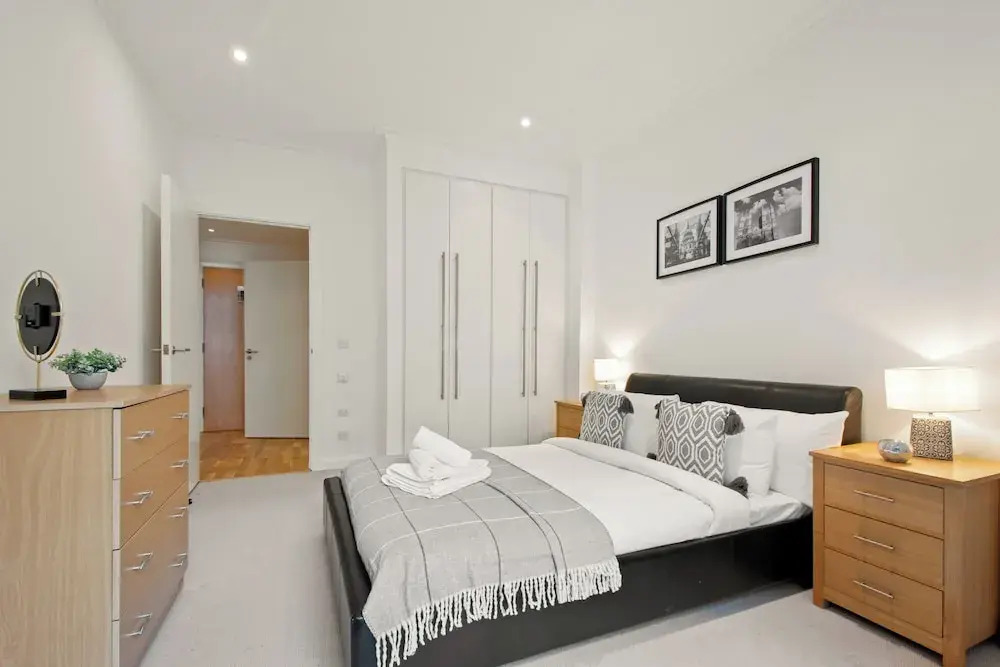 1 Bed South Quay Apartments Canary Wharf