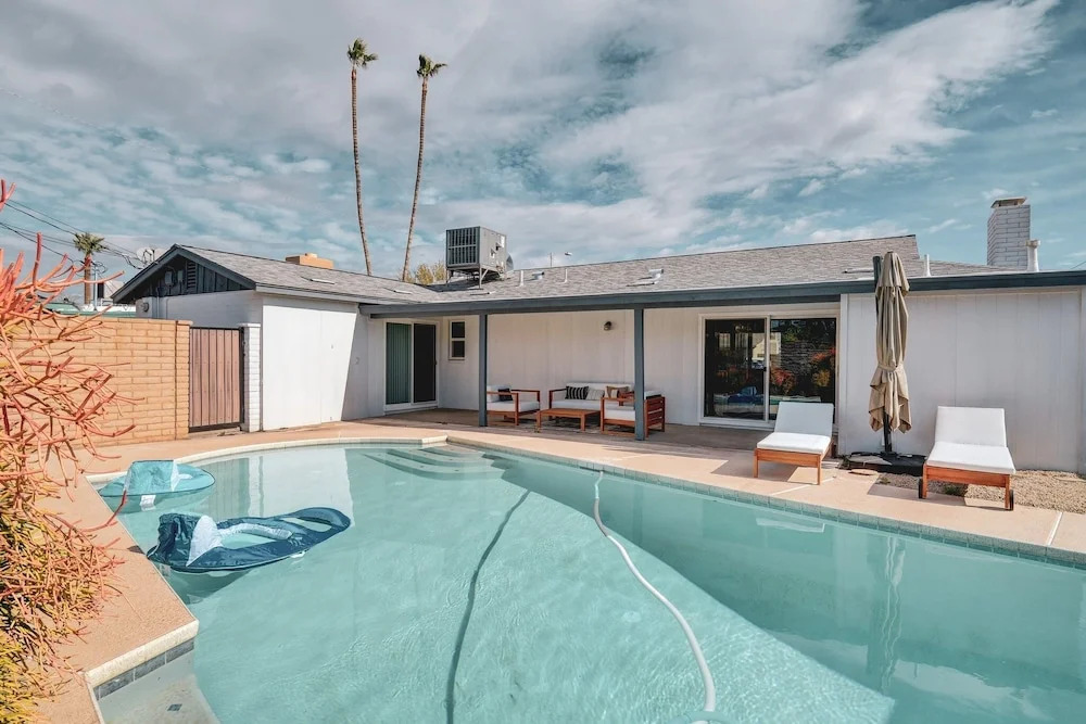 Designer Desert Escape In Old Town W/ Private Pool 4 Bedroom Home
