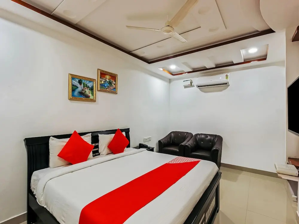 OYO 13062 Kamala Residency-Inn