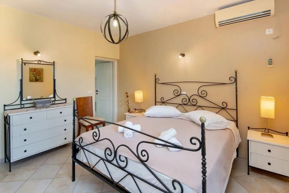 Maritina Villa - 2 BR House Surrounded by Olive Groves