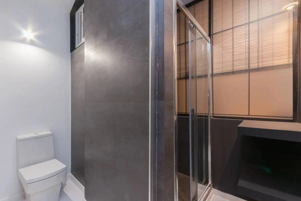 Spacious Designer Two Bed Apartment in Malasaña
