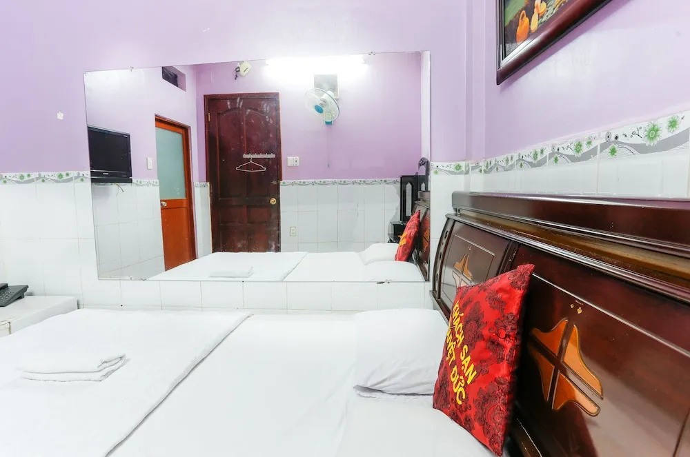 Nguyet Duc Hotel by OYO Rooms