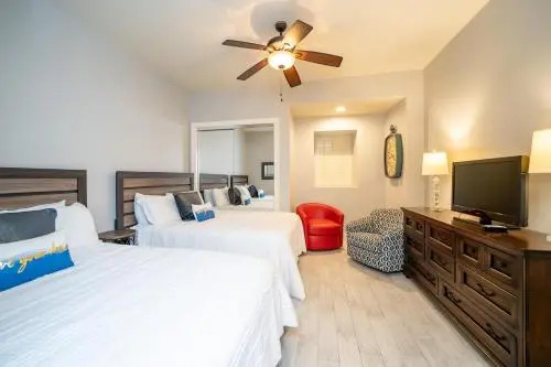 Turquoise Place Unit 404C