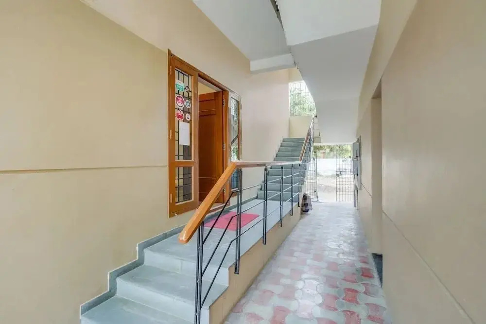 Silverkey Pallikaranai By OYO Rooms