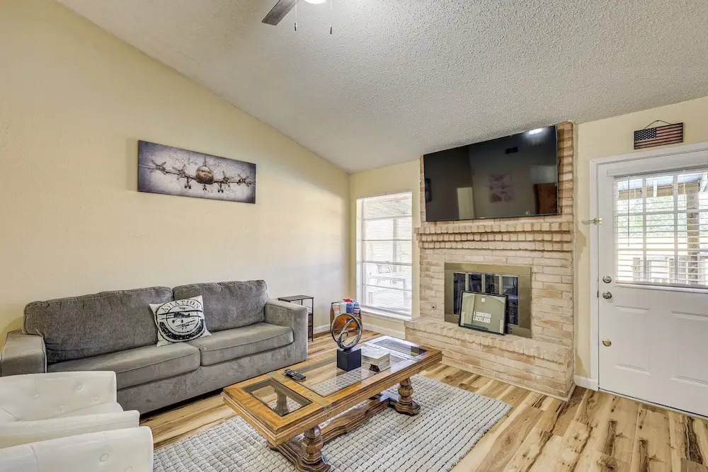 Hot Tub, Pool & Game Room: San Antonio Family Gem