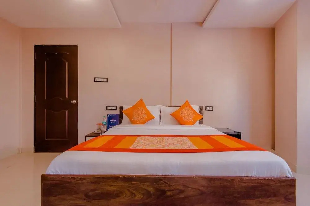 OYO 9748 Hotel Girgaon Palace
