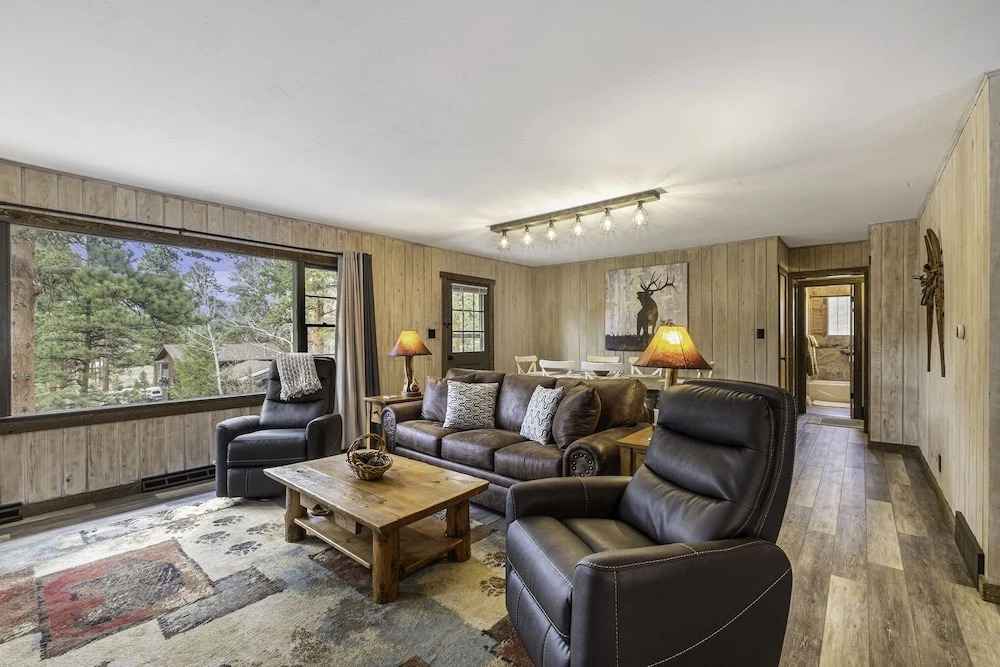 Aspen View Getaway - Monthly Long-term Vacation Rental 30+ Days -- Estes Park 4 Bedroom Home by RedAwning