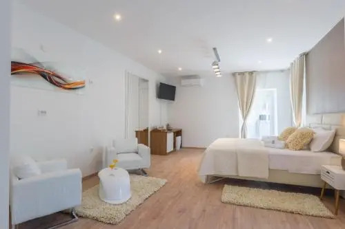 S&S rooms