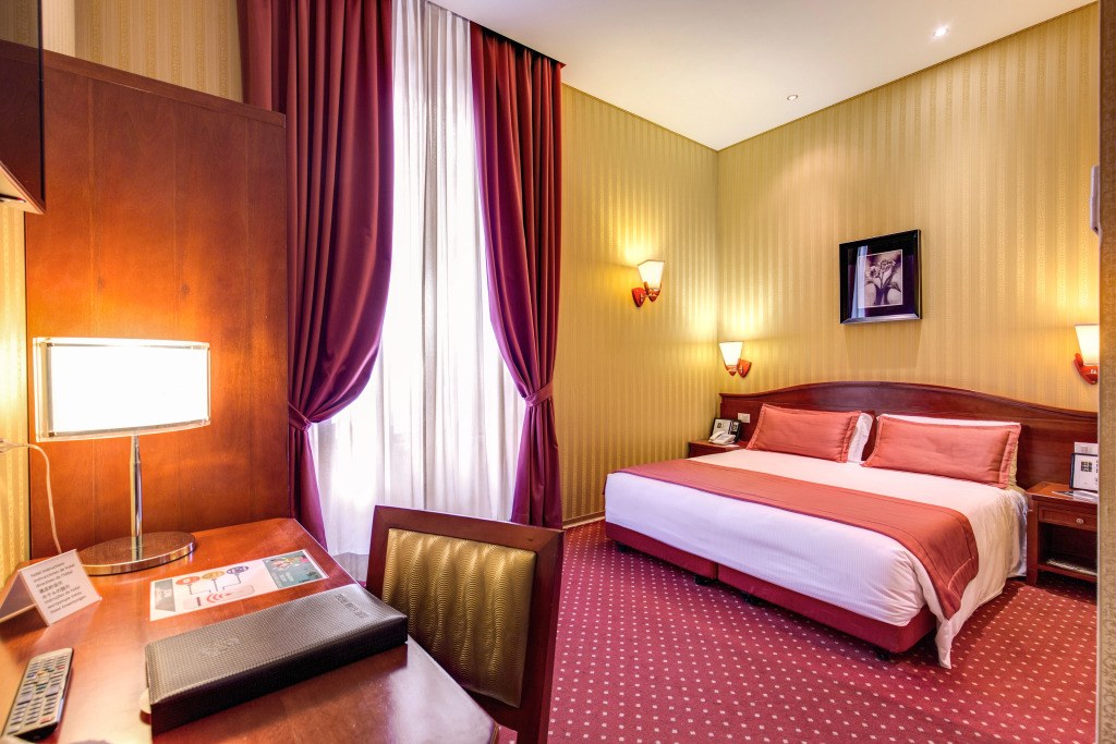 Отель Augusta Lucilla Palace