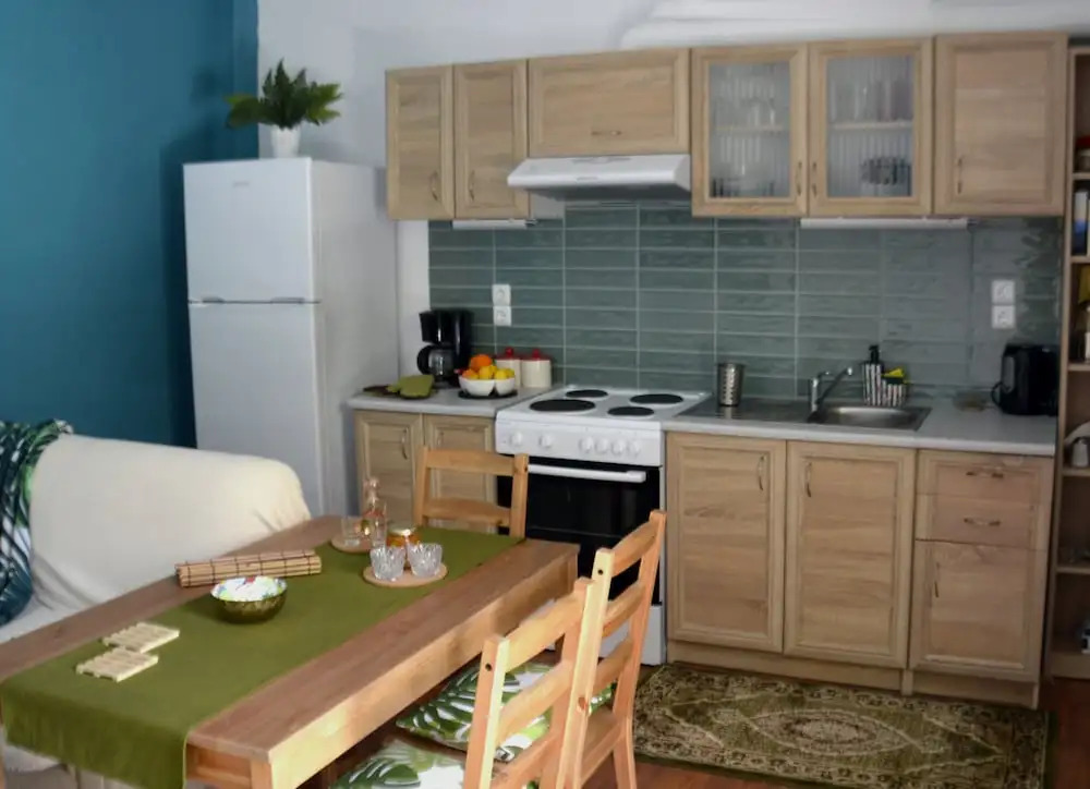 Chrismma 1-bed Apt With Private Yard & Parking