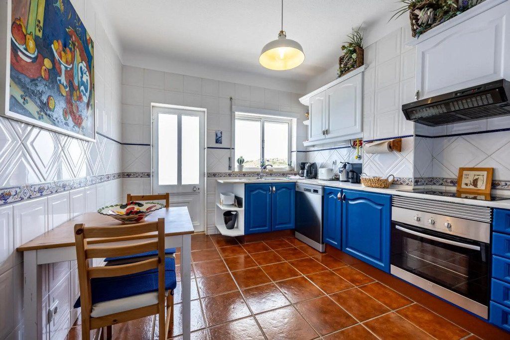 CoolHouses Algarve Luz, 2 Bed top floor flat, amazing sea view, central. Delicia do Sol