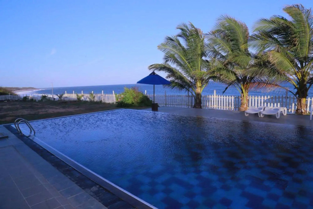 Peacock Beach Resort- Hambantota