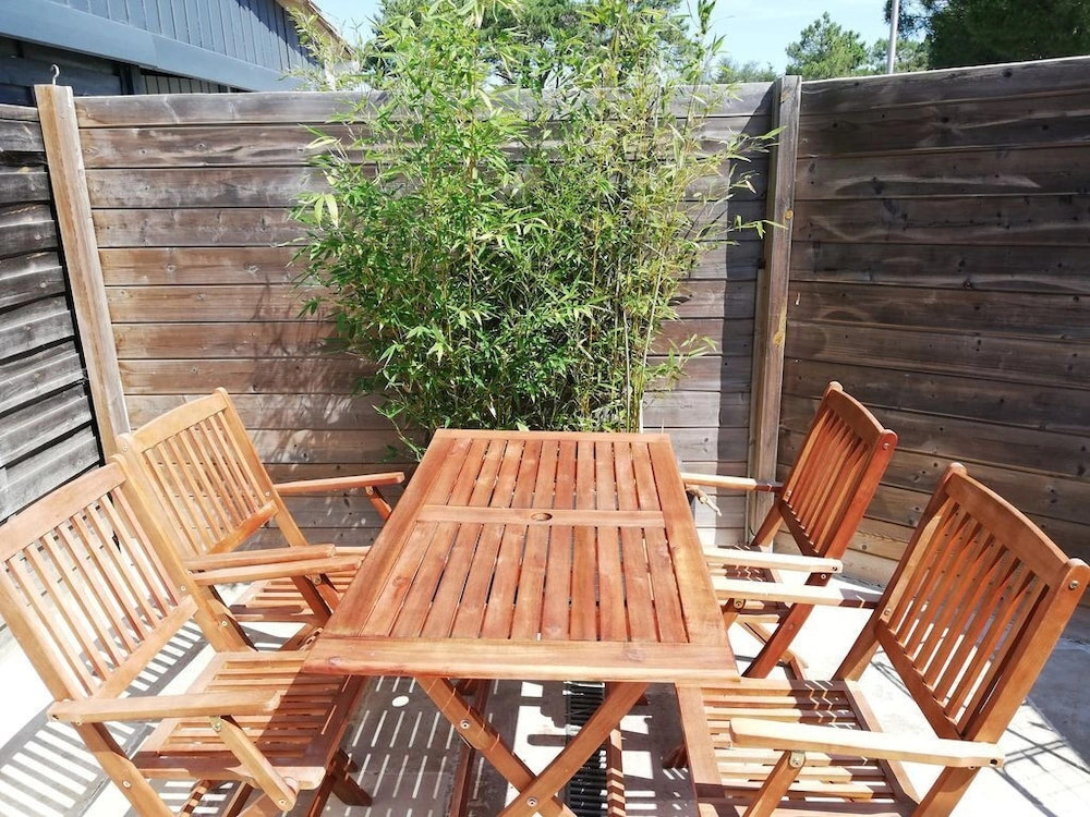 Clos DES Pins , Pavilion for 4 People, in the Heart of the Pine Forest, Heated Swimming Pool