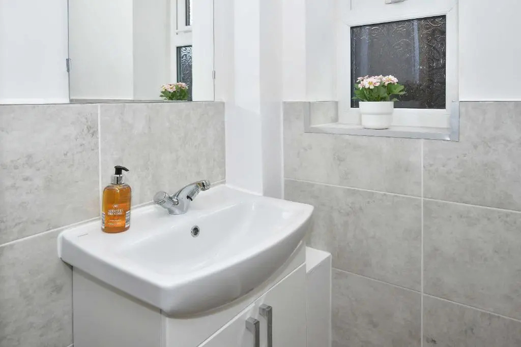 Orion House - sleeps 6, driveway, garden