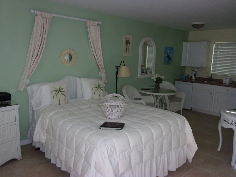 Marco Island Lakeside Inn