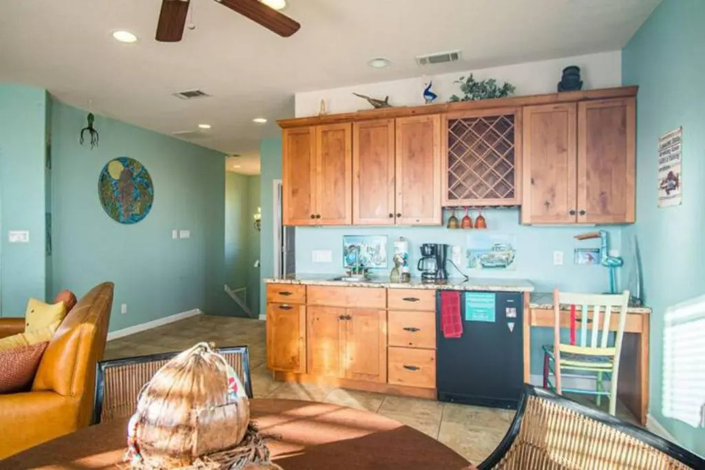 11 Bed Home W/ Pool & Hot tub Steps To Beach Sleeps 16