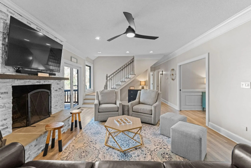 Winding Down by Avantstay Sleeps 20 + Dock, View