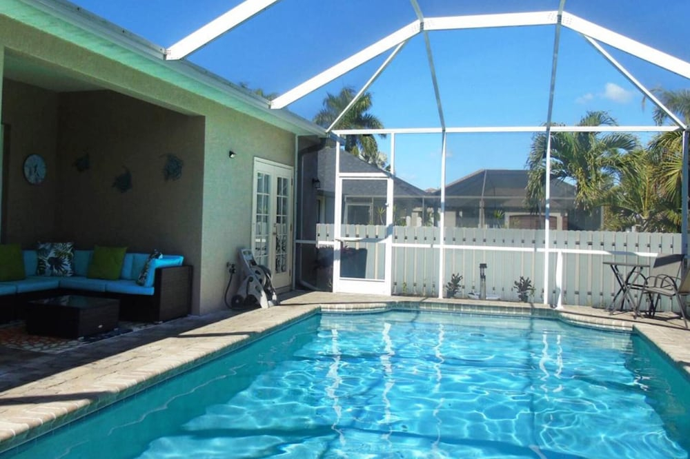 Family Friendly - Private Pool - Sleeps 10