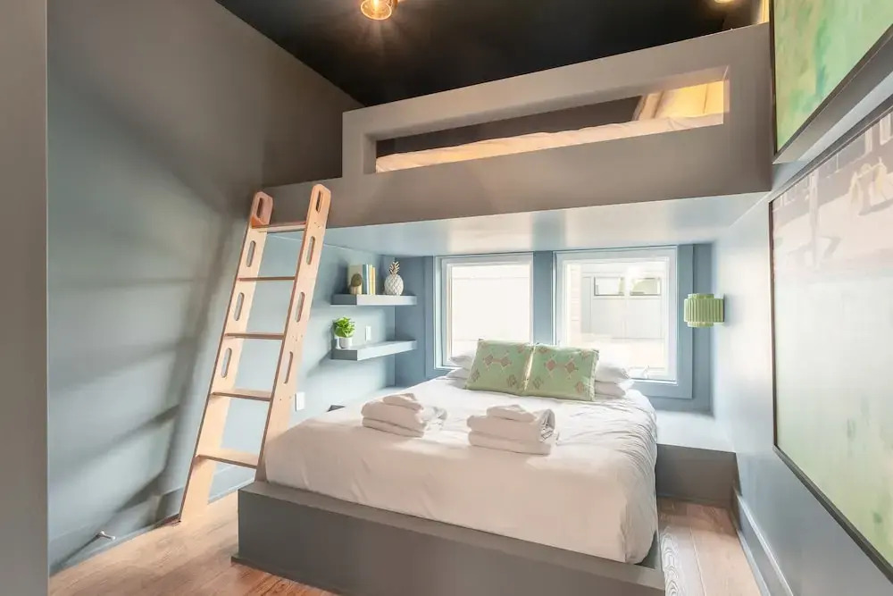 Luxe Group Stay With Hot Tub Rooftop Lounge