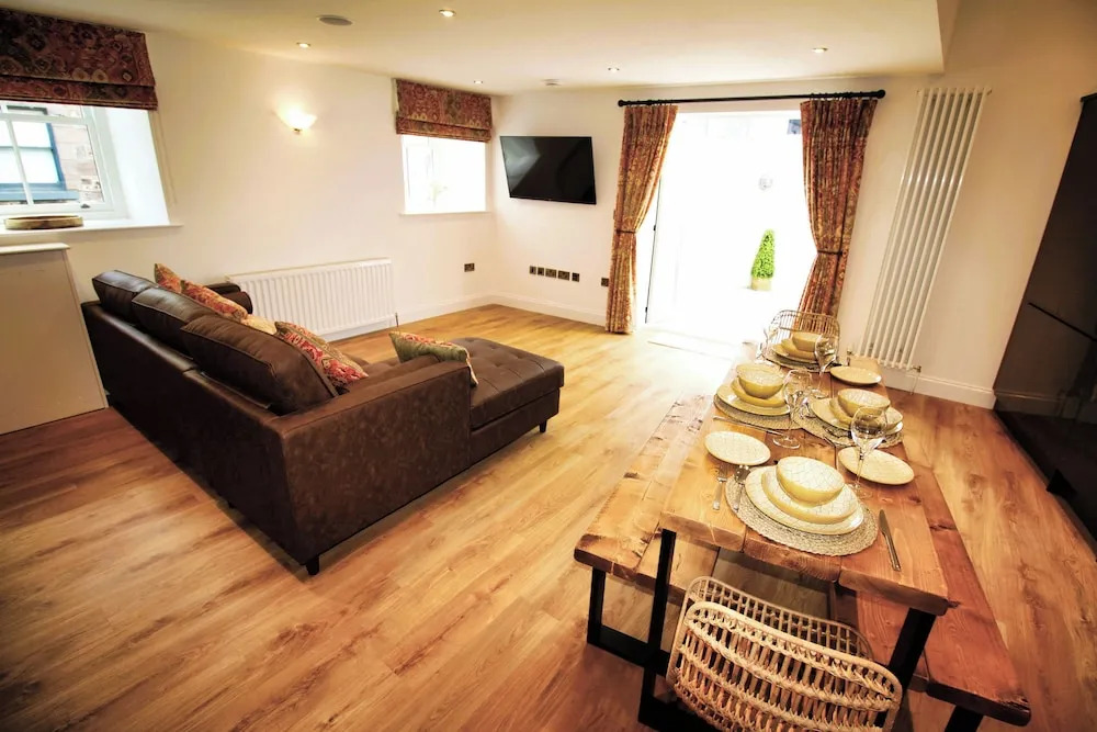 Newly Refurbished Cottage - Sleeps 4 - Central