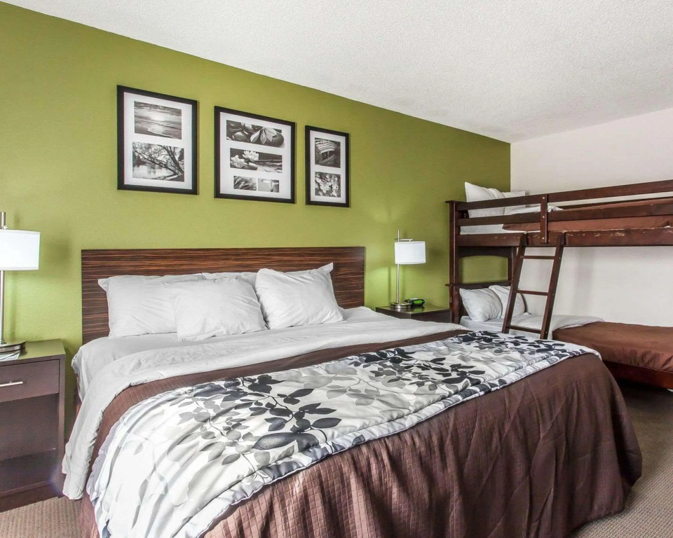Tolani Hotel