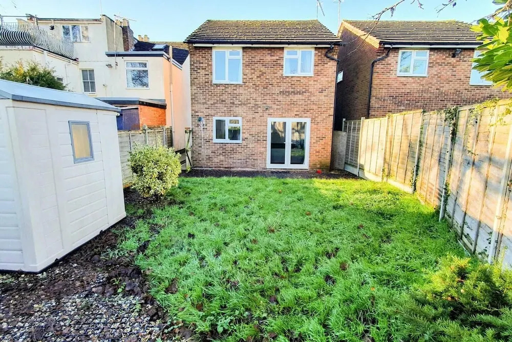 Impeccable 4-bed House in Cheltenham