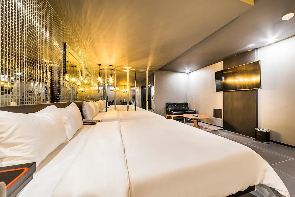Xym Hotel