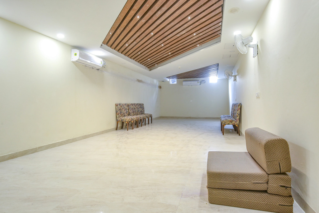 Fabhotel Melano