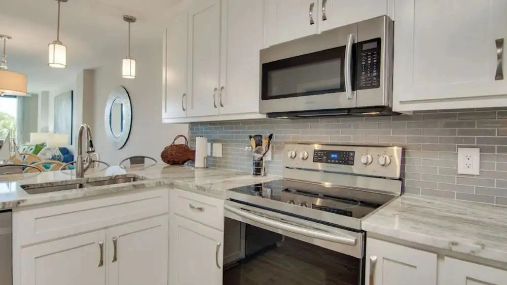 208 B Shipwatch by Avantstay Ocean Views Close to Beach Community Pool