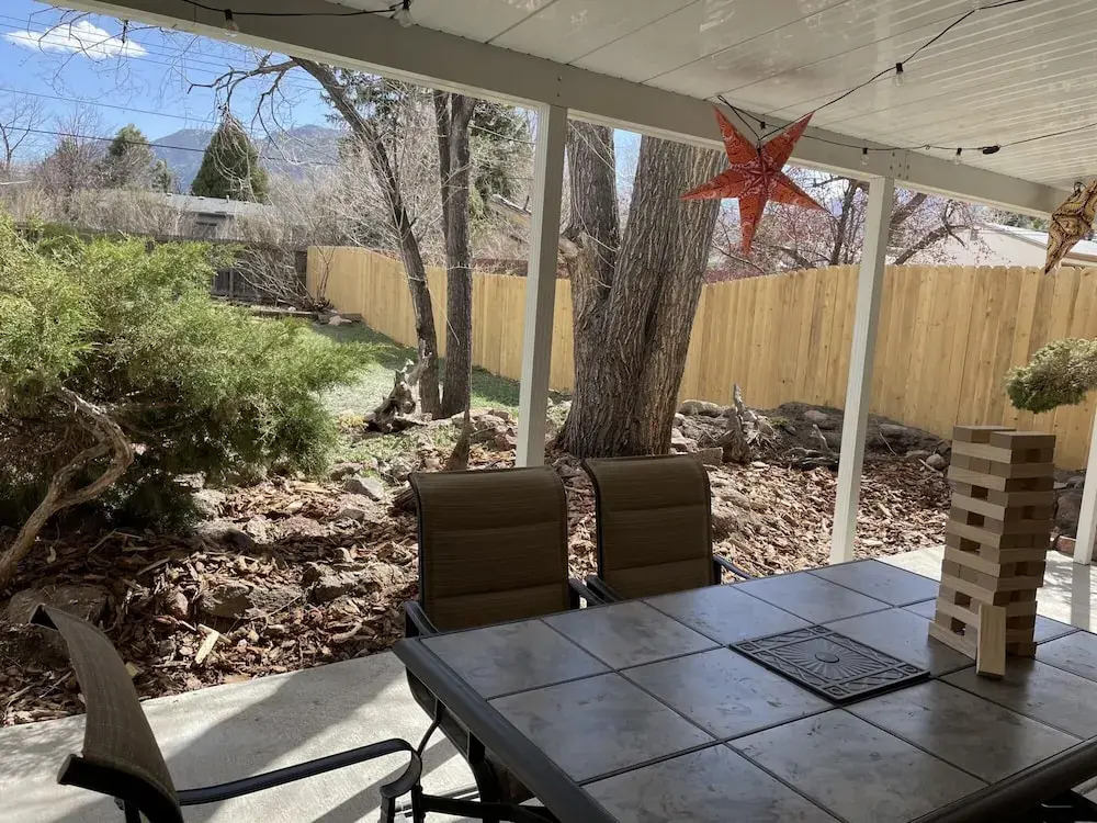 4BR Broadmoor Retreat Hottub Firepit Near Trails - Updated Outdoor Space With Yard Games